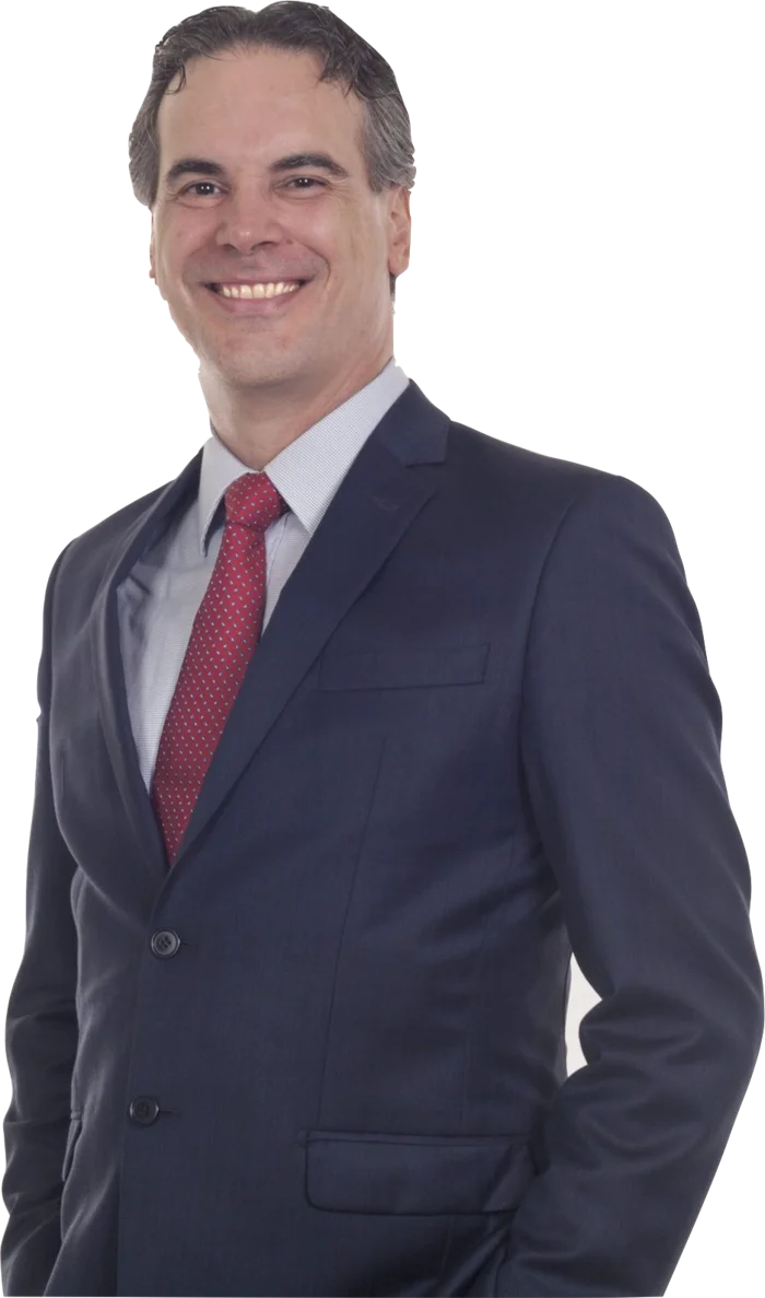 Rodrigo Soares de Azevedo, advogado, sorrindo em retrato de três quartos